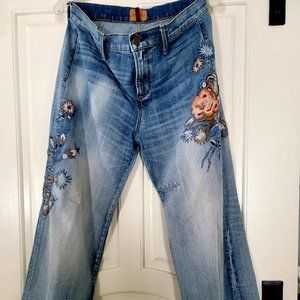 Embroider jeans. Wide leg and ankle length